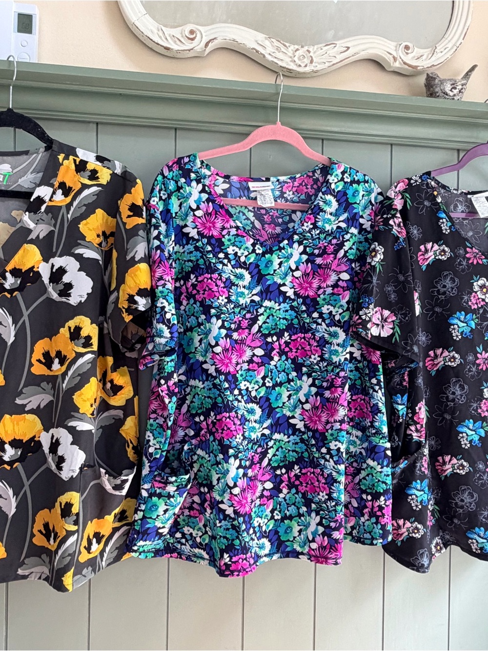 Floral V-Neck Women’s Scrub top - Picture 4 of 16